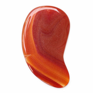 Gua sha z červeného achátu tvar půlměsíce - cca 8,5 cm