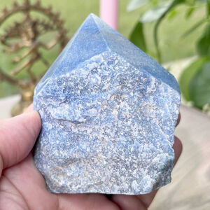 Modrý křemen hrot 5 - 297 g, cca 6,1 x 4,5 x 8 cm